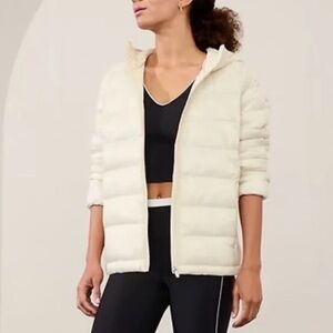 BNWT ATHLETA Aire puffer jacket ivory cream medium tall